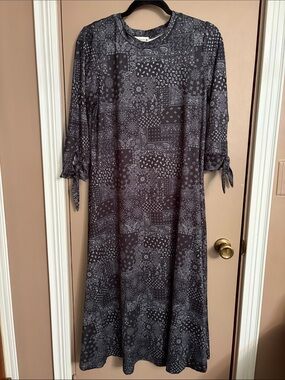 Nuggles Brand Women's Black Paisley Midi Dress with Tie Sleeves Size Medium